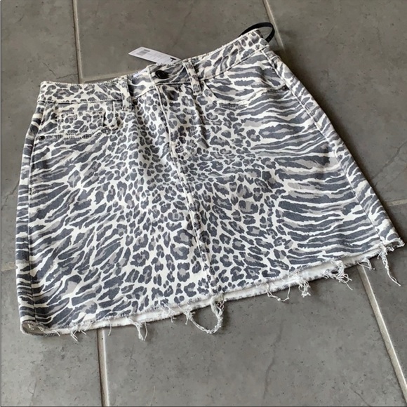 Current Elliott NWT Leopard Denim Miniskirt, size 0/24 - Picture 10 of 11